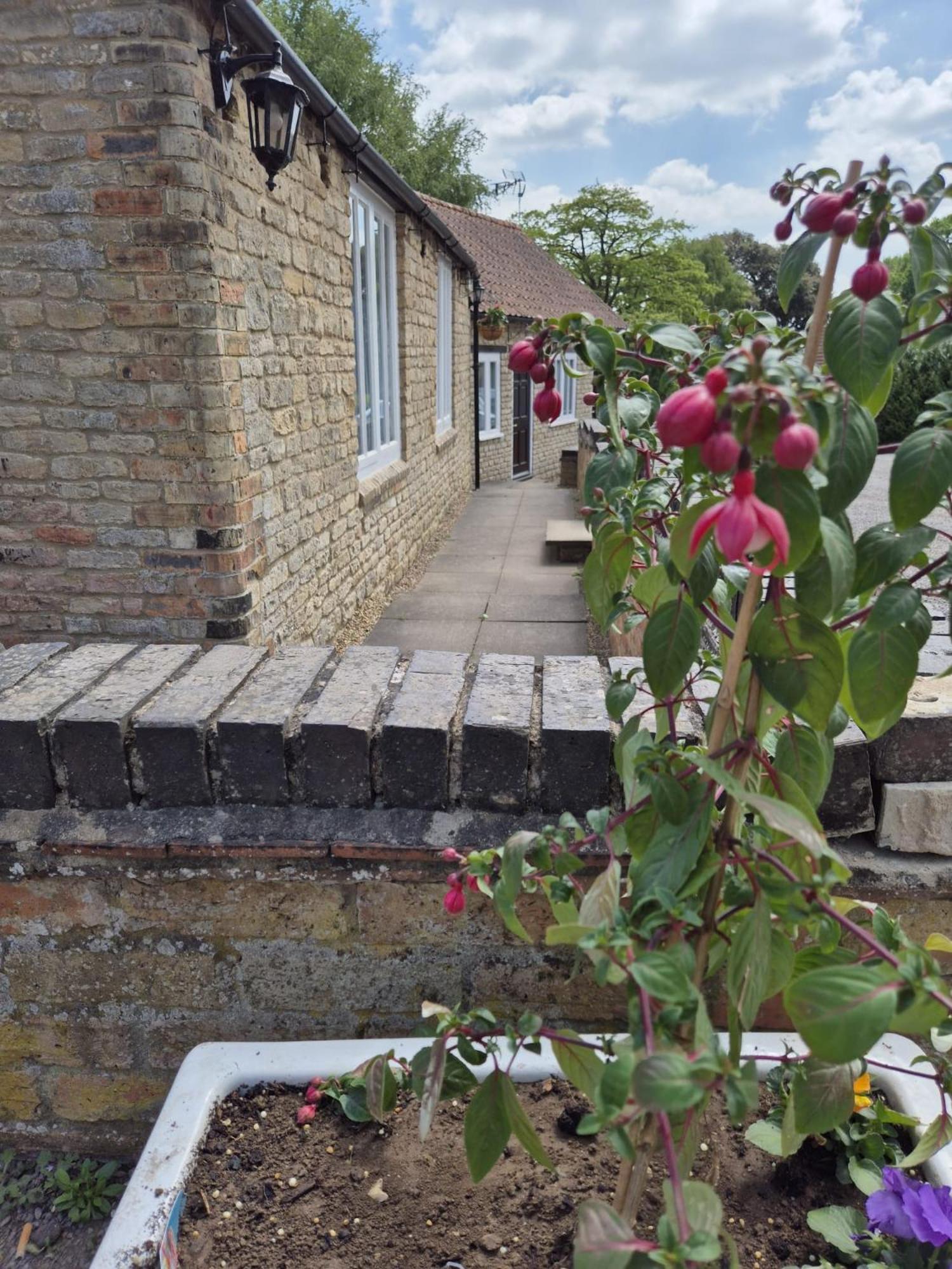 The Ship Inn Oundle Eksteriør bilde