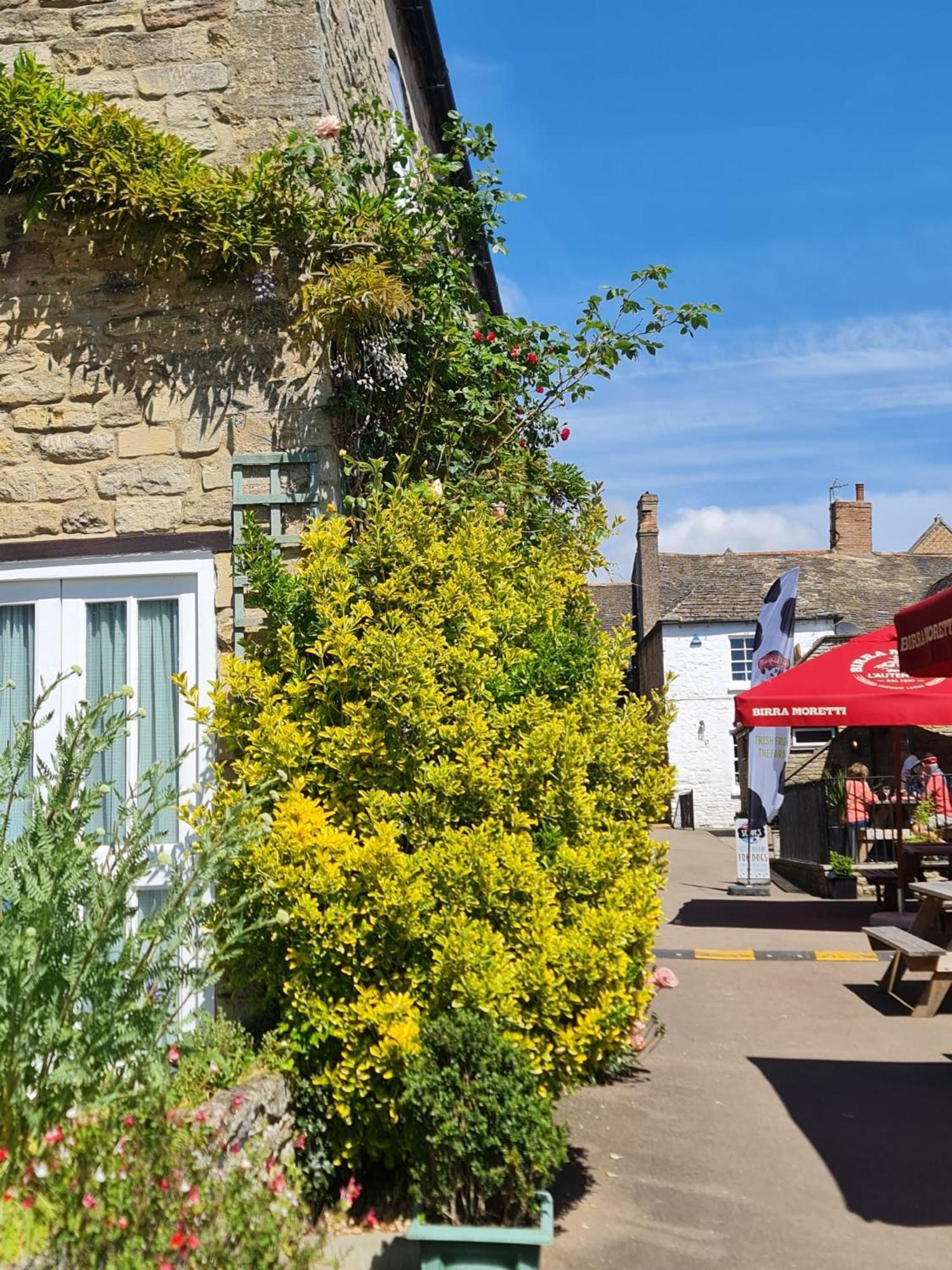 The Ship Inn Oundle Eksteriør bilde